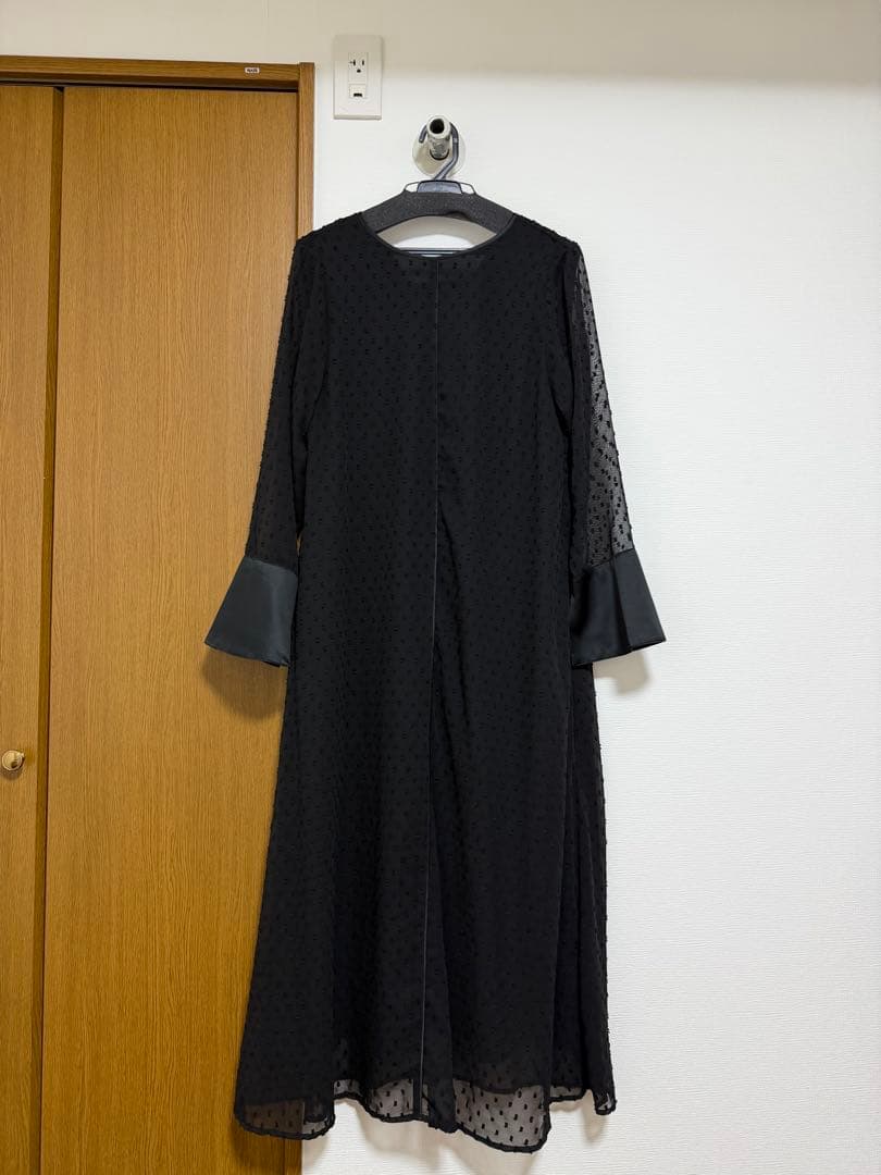 黒 ドット柄 フレアスリーブ パーティードレス