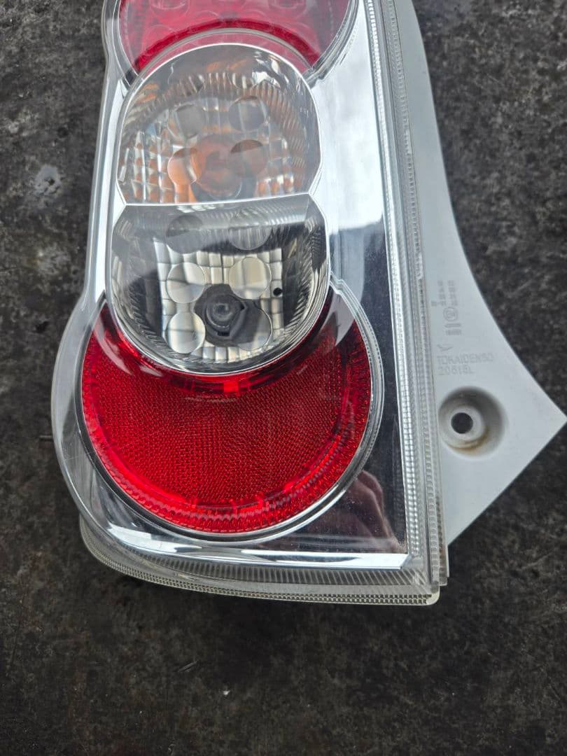 L675S　ダイハツ　ミラココア　テールランプ