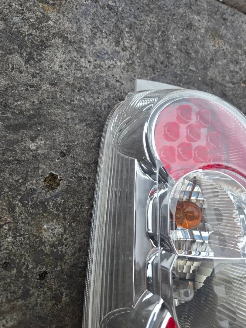 L675S　ダイハツ　ミラココア　テールランプ