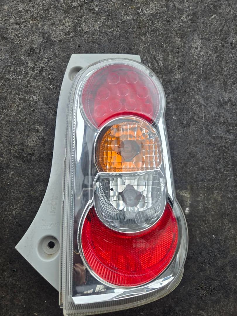 L675S　ダイハツ　ミラココア　テールランプ