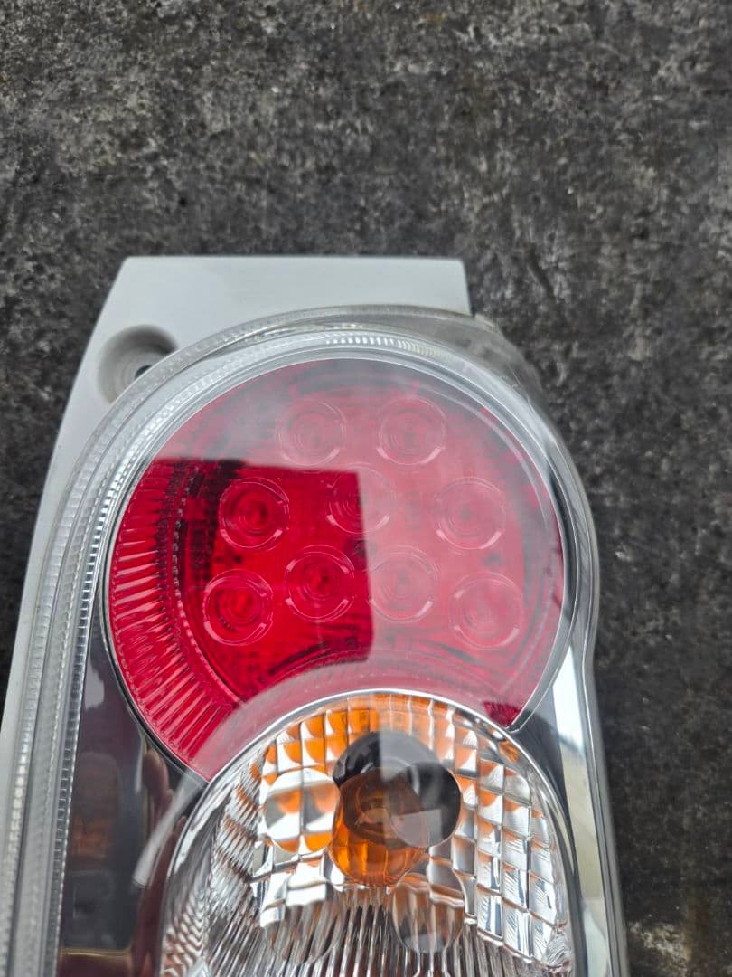 L675S　ダイハツ　ミラココア　テールランプ