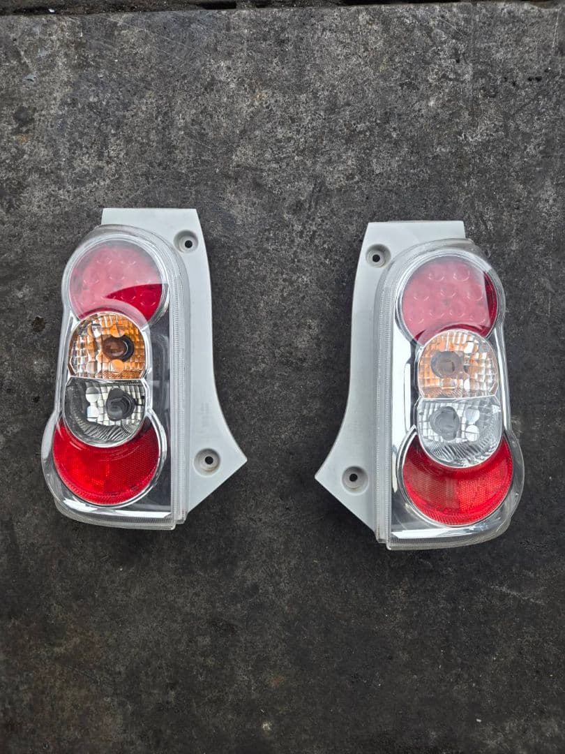 L675S　ダイハツ　ミラココア　テールランプ