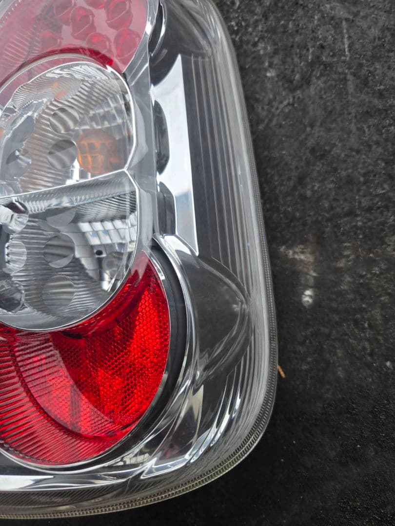 L675S　ダイハツ　ミラココア　テールランプ