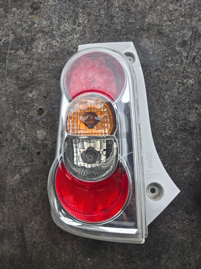 L675S　ダイハツ　ミラココア　テールランプ