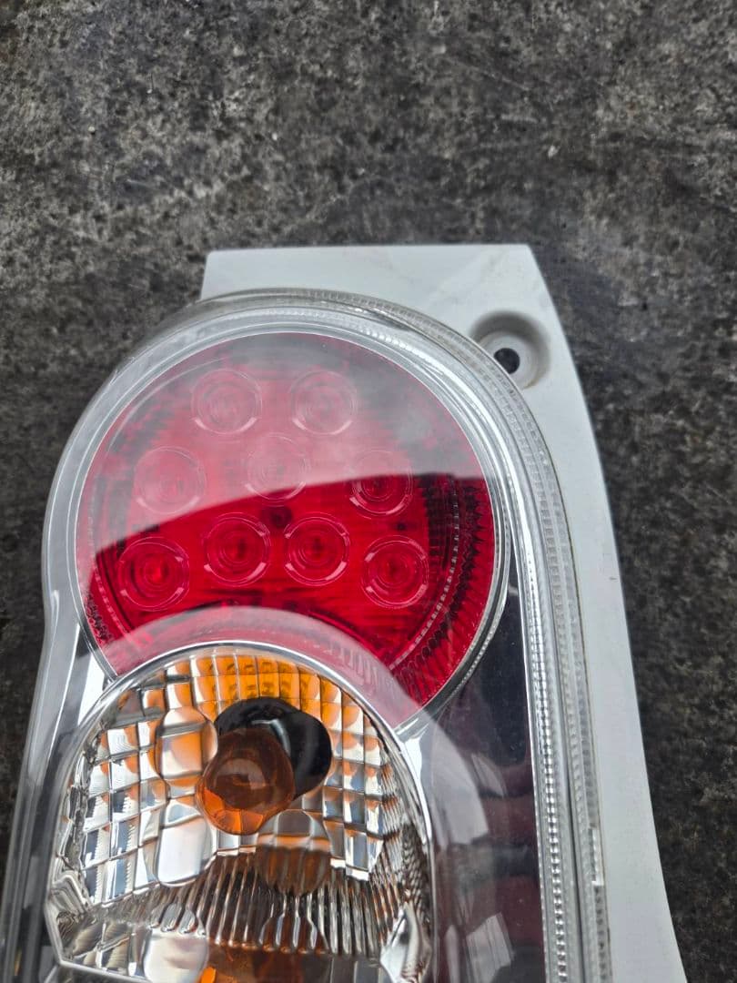 L675S　ダイハツ　ミラココア　テールランプ