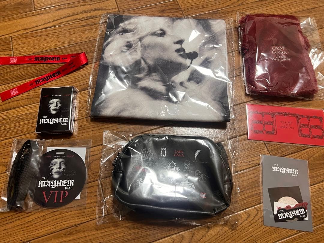 VIP GOLD MERCH セット LADY GAGA MAYHEM BALL