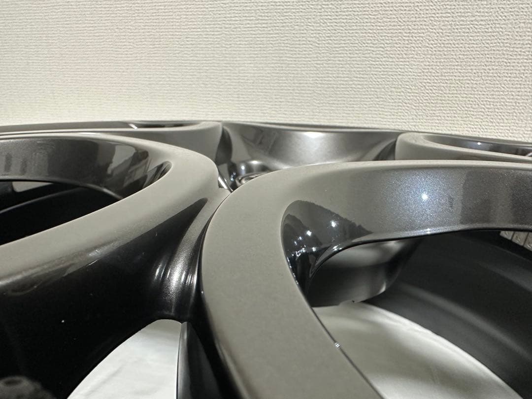 【4本購入必須】アルファロメオジュリエッタ18インチ純正アルミホイール(4/4)