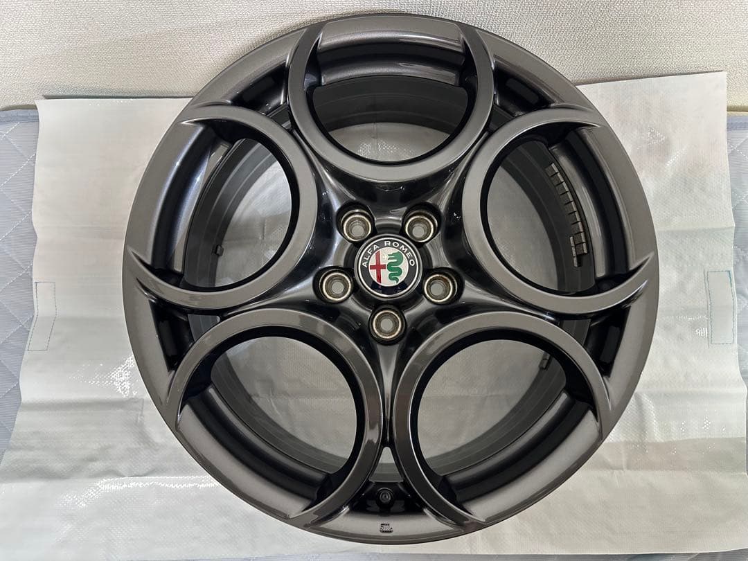 【4本購入必須】アルファロメオジュリエッタ18インチ純正アルミホイール(4/4)