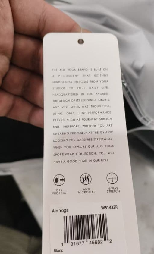 新品未使用 alo Yoga 黒色のSサイズ