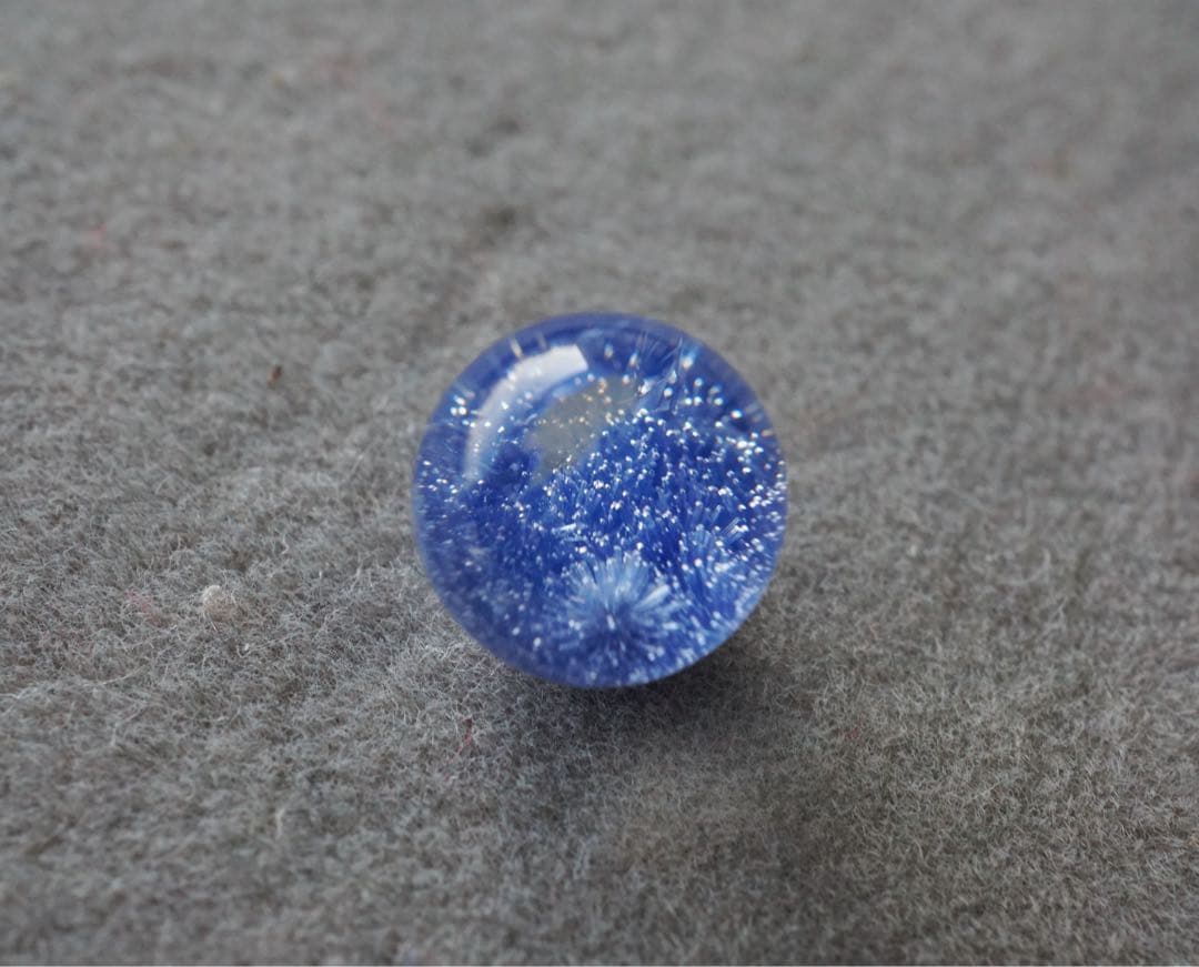 W2671 高品質 濃い青 一輪花デュモルチェライトインクォーツ丸玉