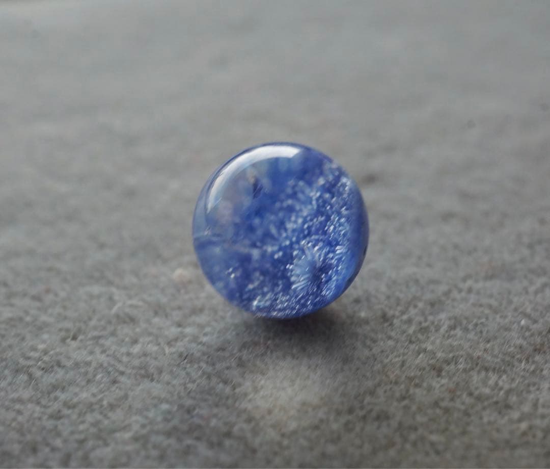 W2671 高品質 濃い青 一輪花デュモルチェライトインクォーツ丸玉