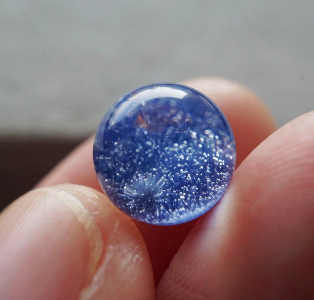 W2671 高品質 濃い青 一輪花デュモルチェライトインクォーツ丸玉