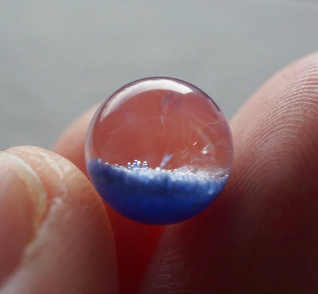 W2671 高品質 濃い青 一輪花デュモルチェライトインクォーツ丸玉