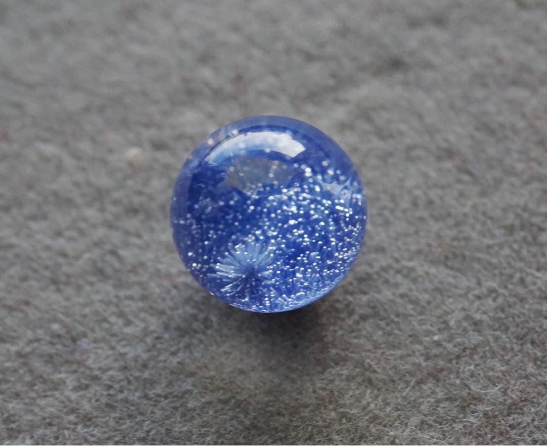 W2671 高品質 濃い青 一輪花デュモルチェライトインクォーツ丸玉