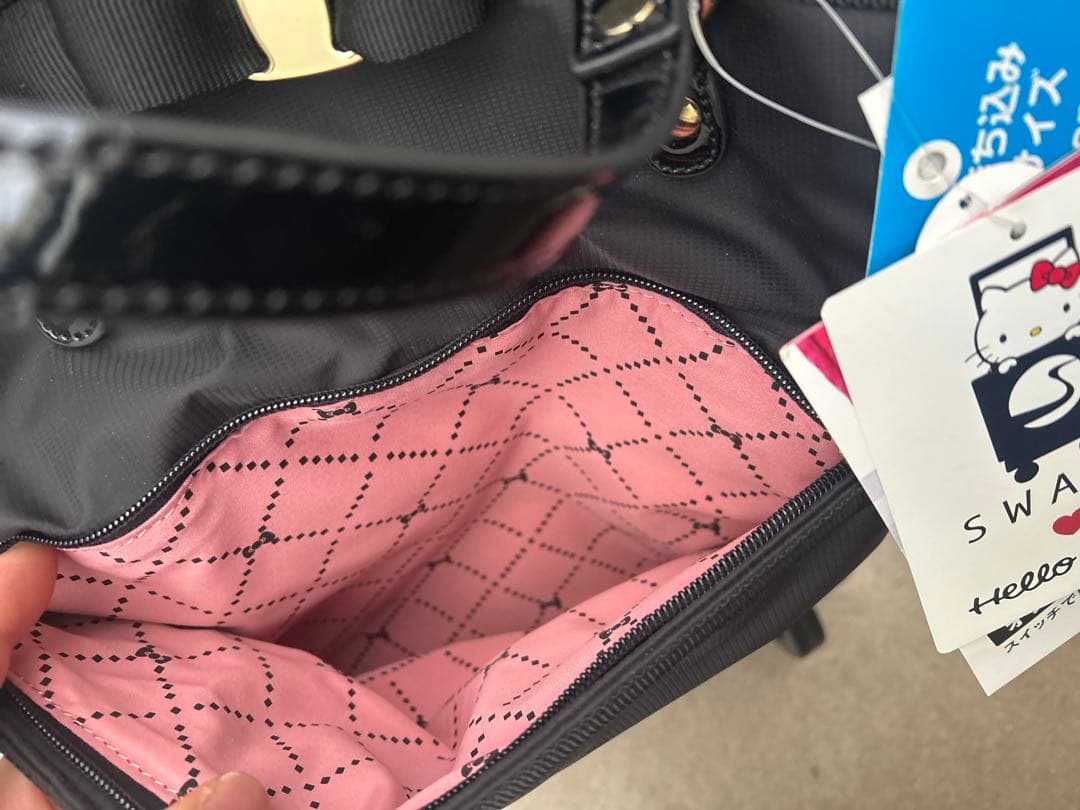 スワニーキャリーバッグ　Mサイズ　ハローキティ