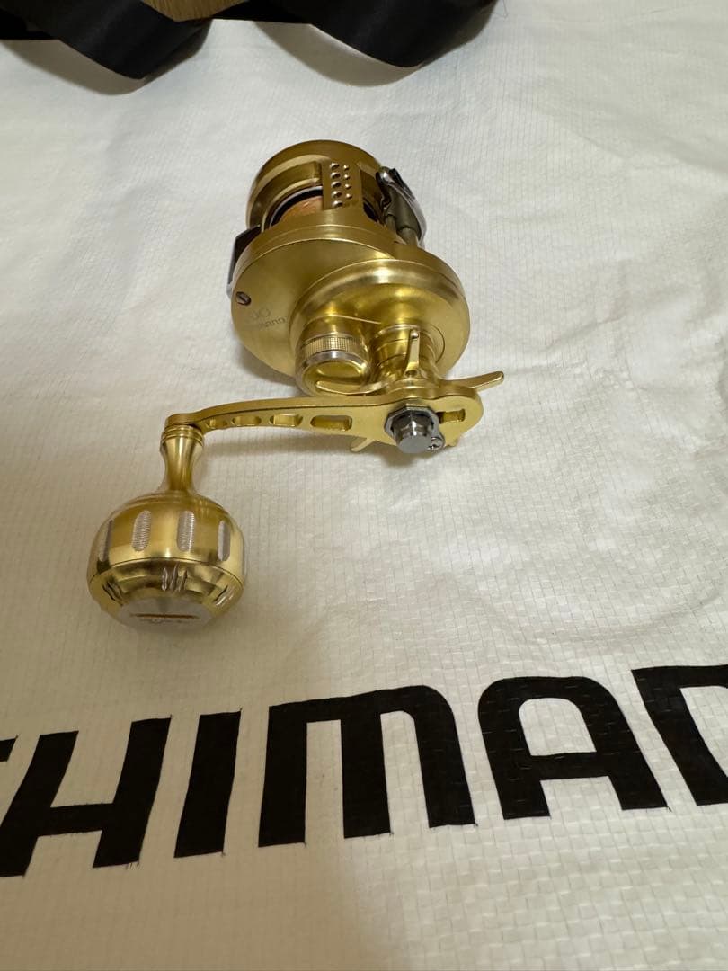 美品　シマノ14カルカッタコンクエストローギア 100 社外ハンドル（純正有り）