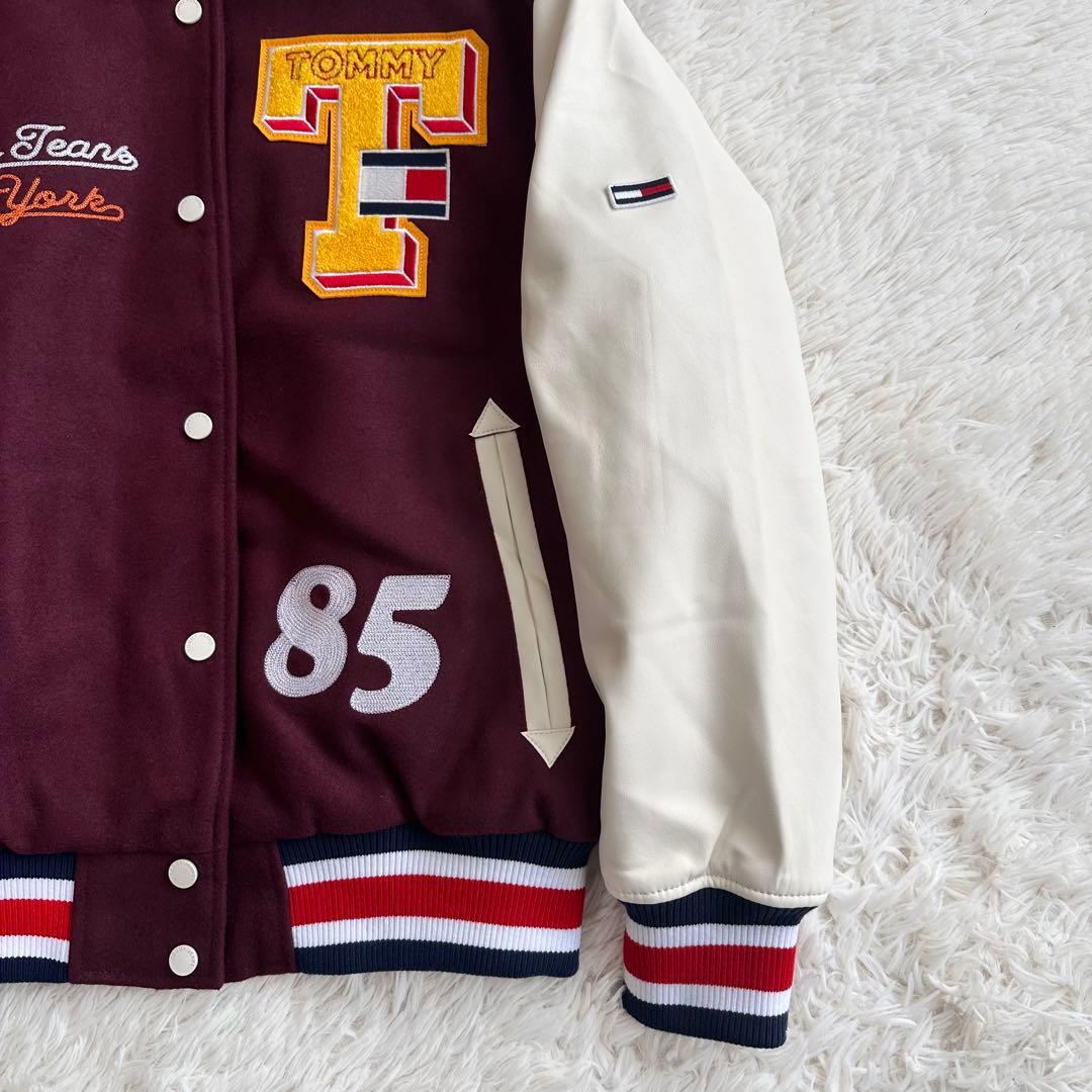 トミー ジーンズ レターマンジャケット スタジャン ブルゾン 刺繍 ワッペン
