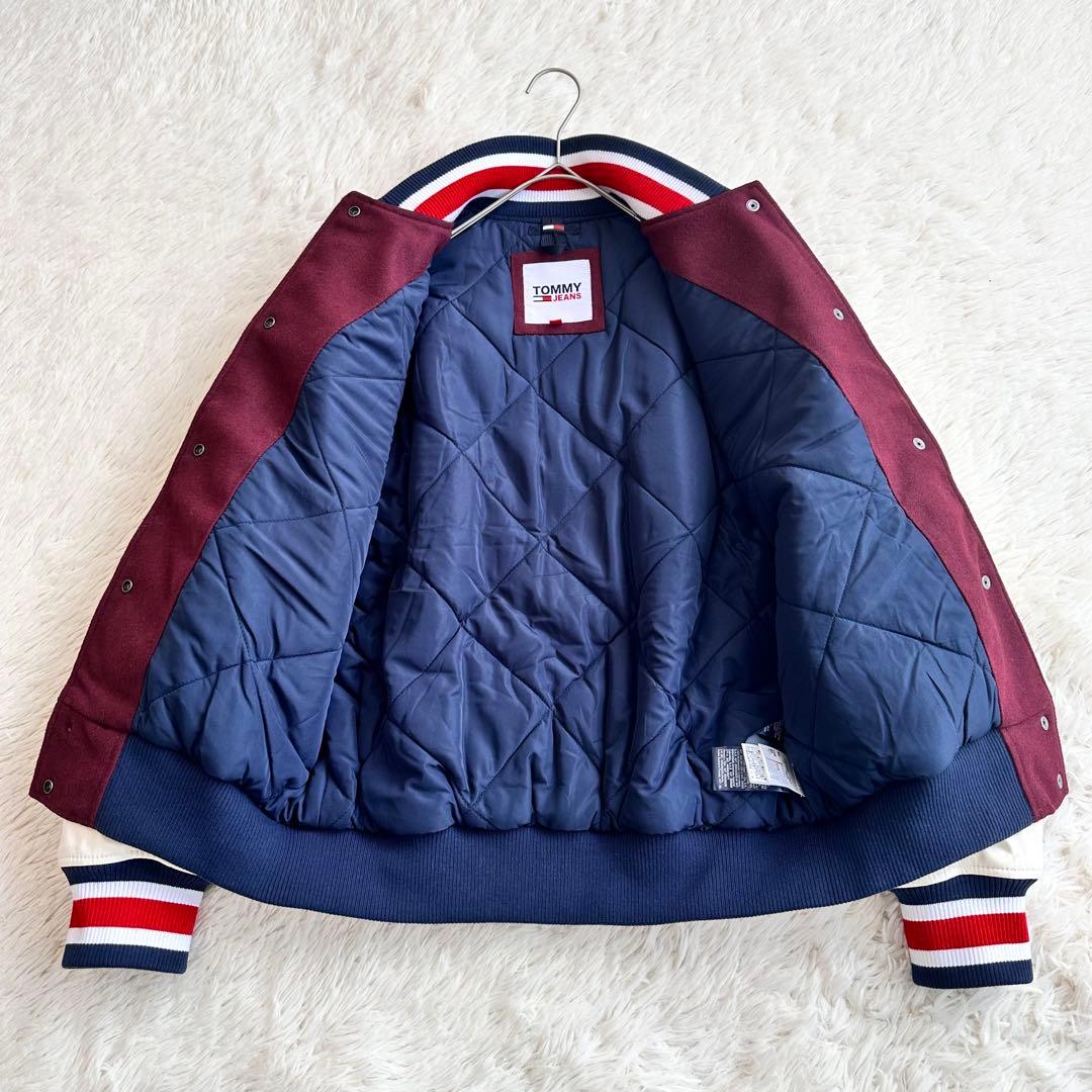 トミー ジーンズ レターマンジャケット スタジャン ブルゾン 刺繍 ワッペン