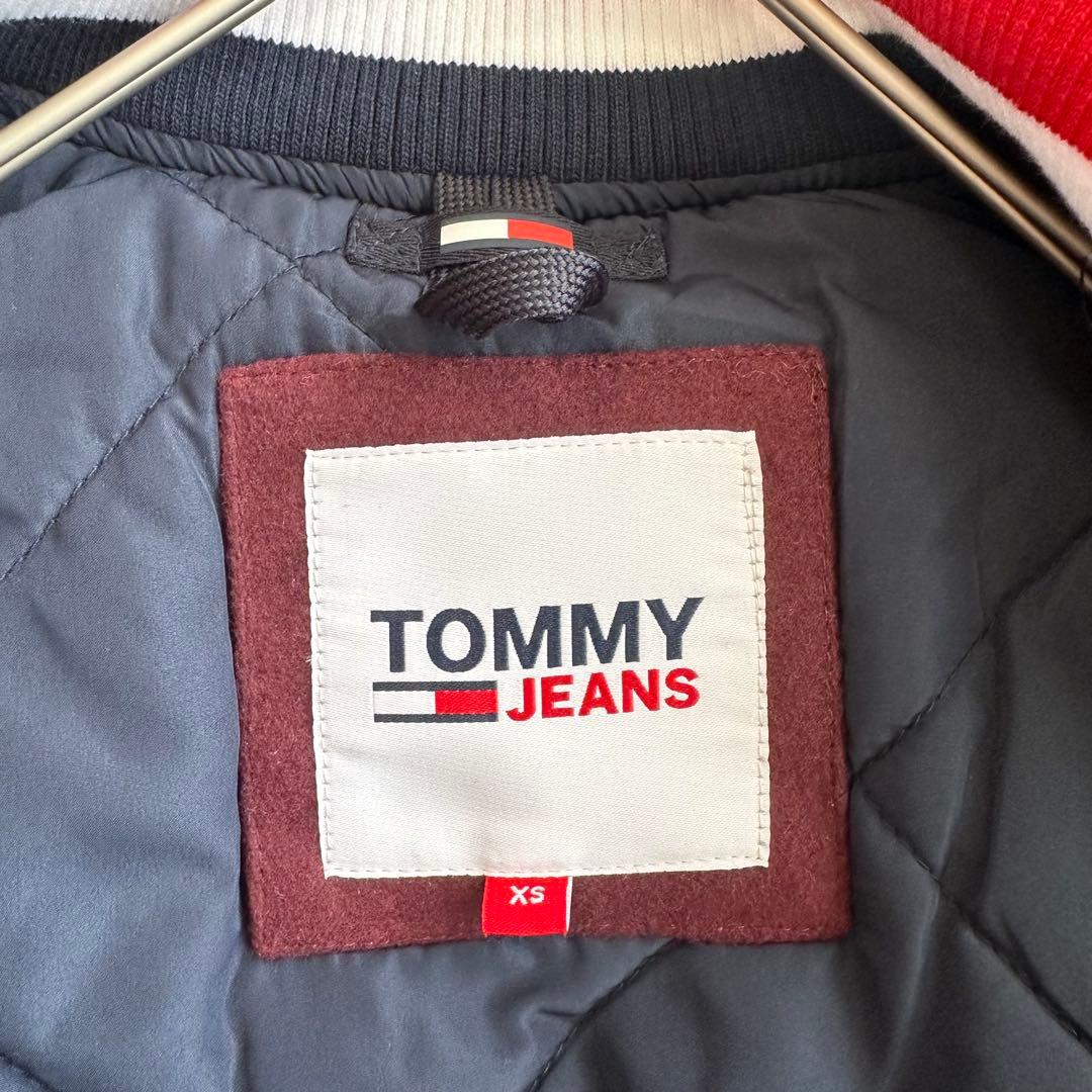 トミー ジーンズ レターマンジャケット スタジャン ブルゾン 刺繍 ワッペン