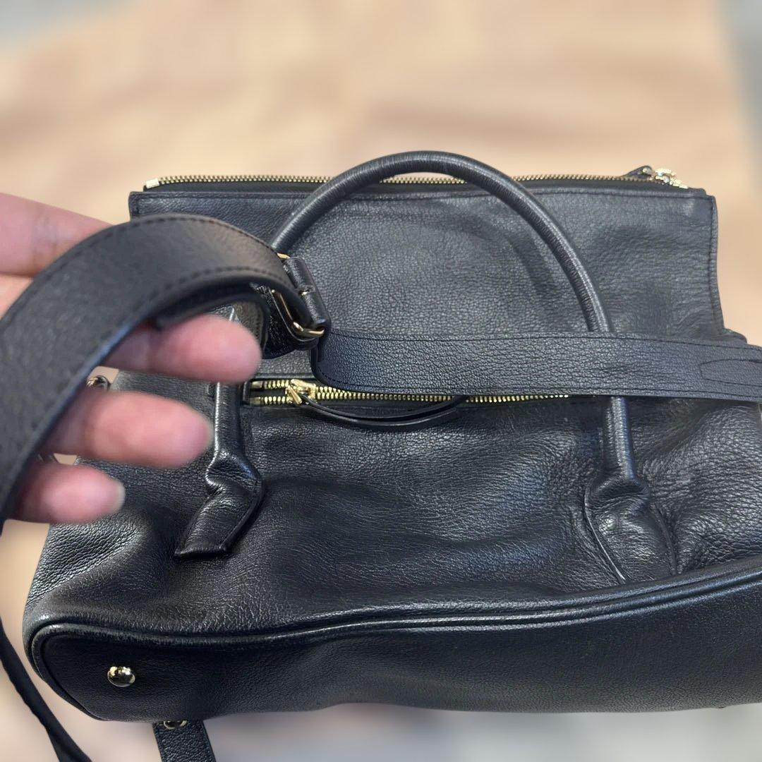 MIU MIU ブラックレザー ショルダーバッグ