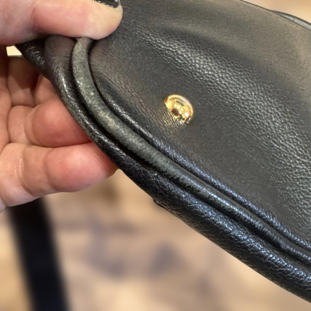 MIU MIU ブラックレザー ショルダーバッグ