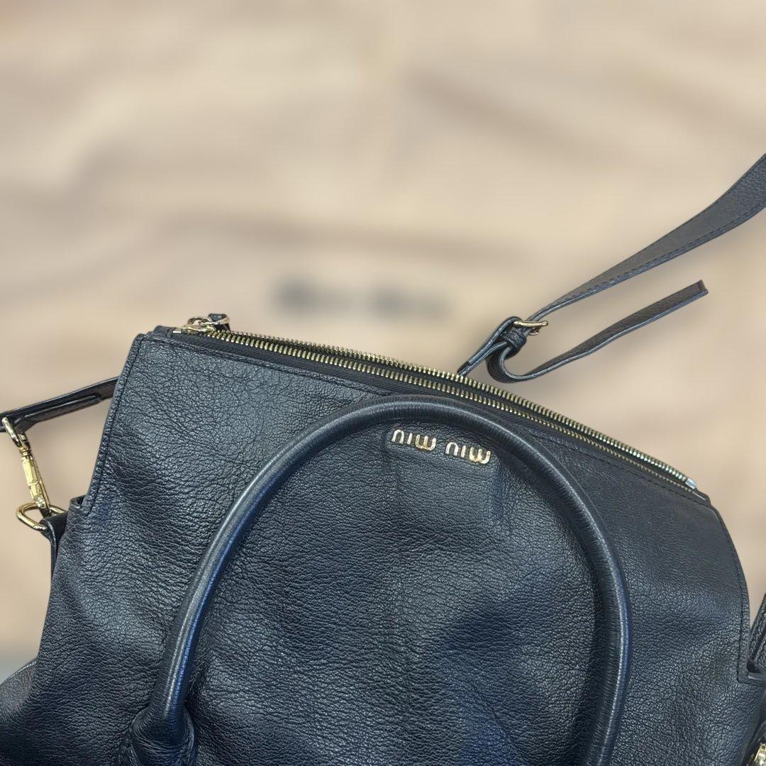 MIU MIU ブラックレザー ショルダーバッグ