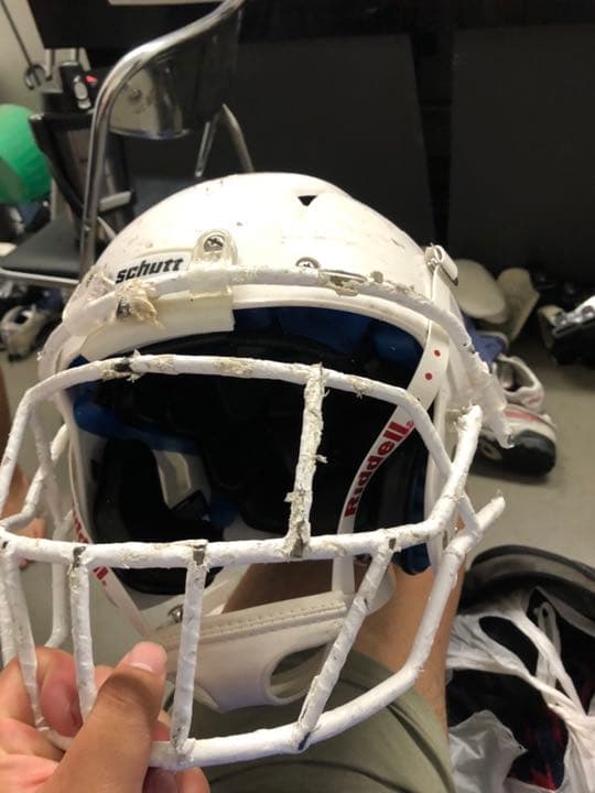 壊れたヘルメット