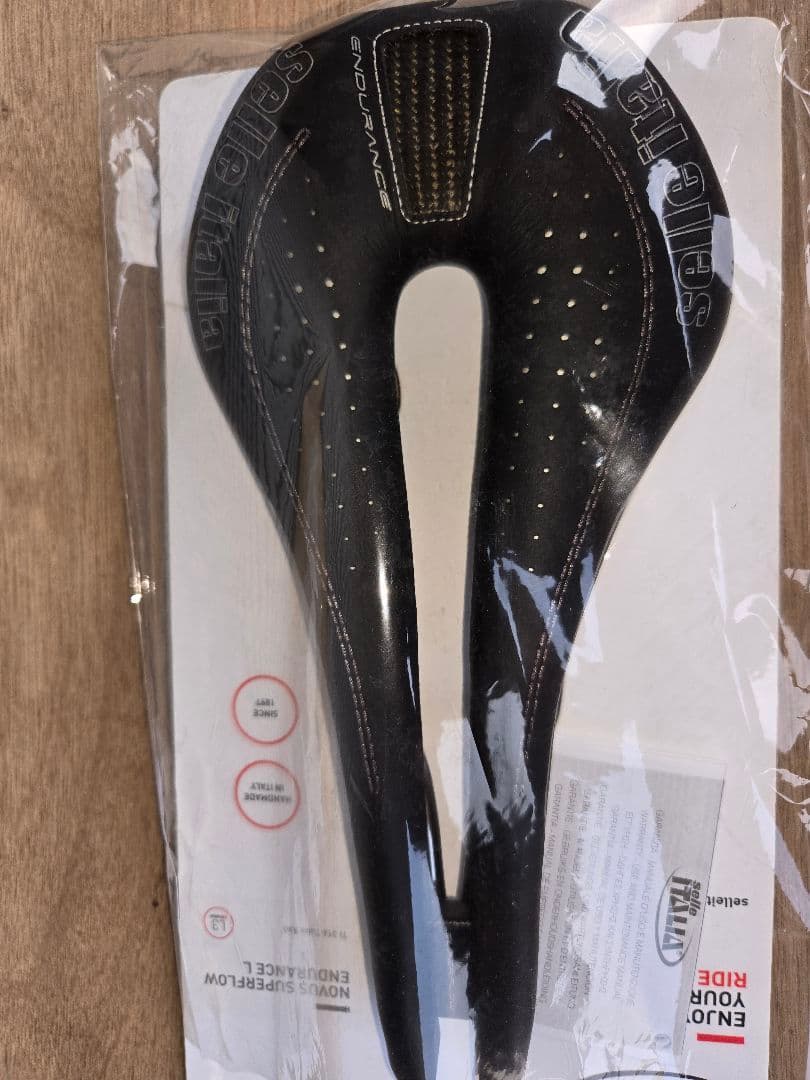 nicoselle italia Novus サドル