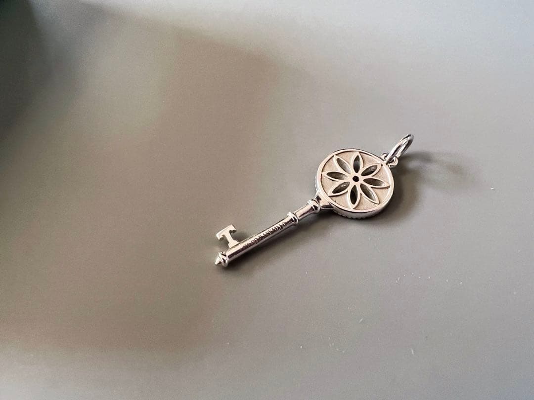 ティファニー　デイジー　ネックレストップ