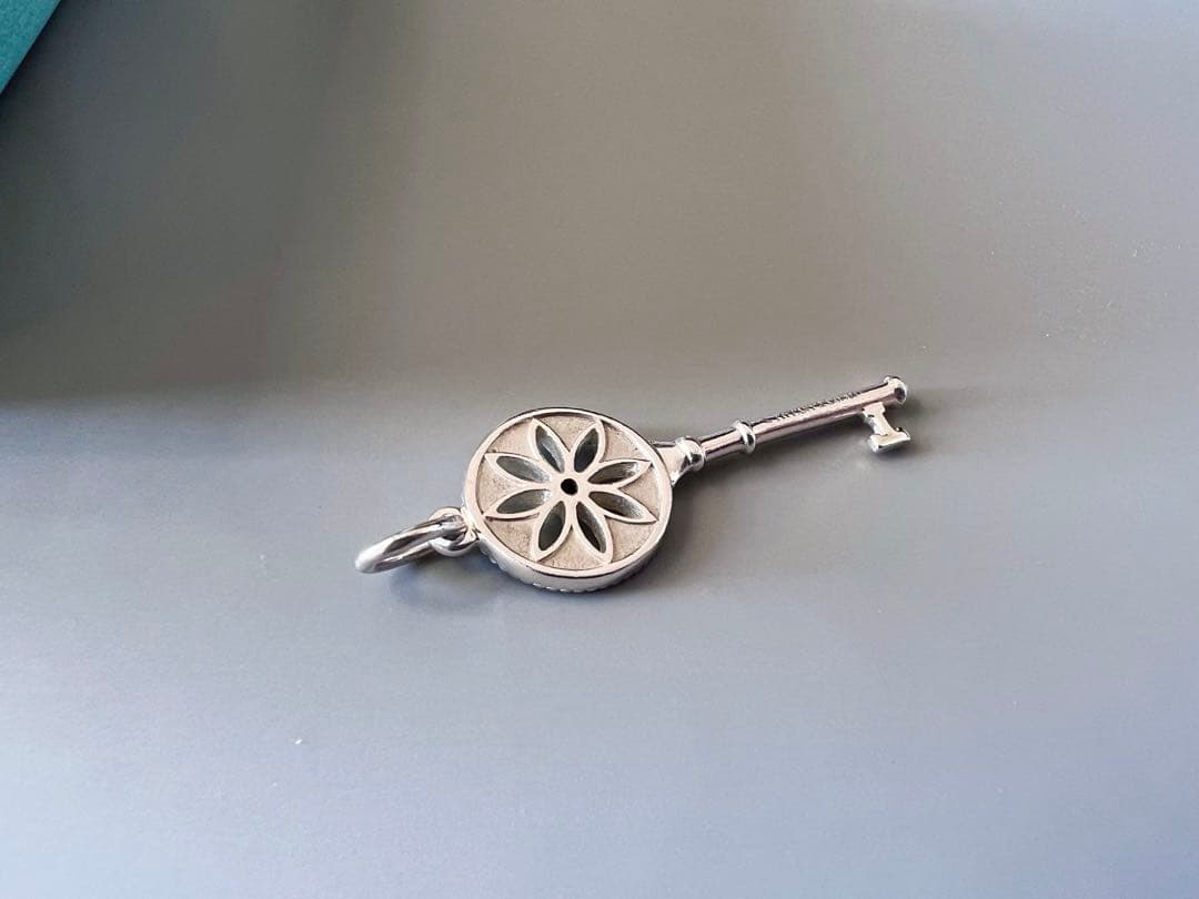 ティファニー　デイジー　ネックレストップ