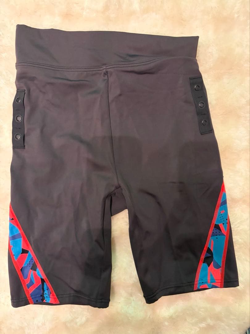 新品未使用ワコールスイムウエア　セパレート水着　おなかシェイプ　11L