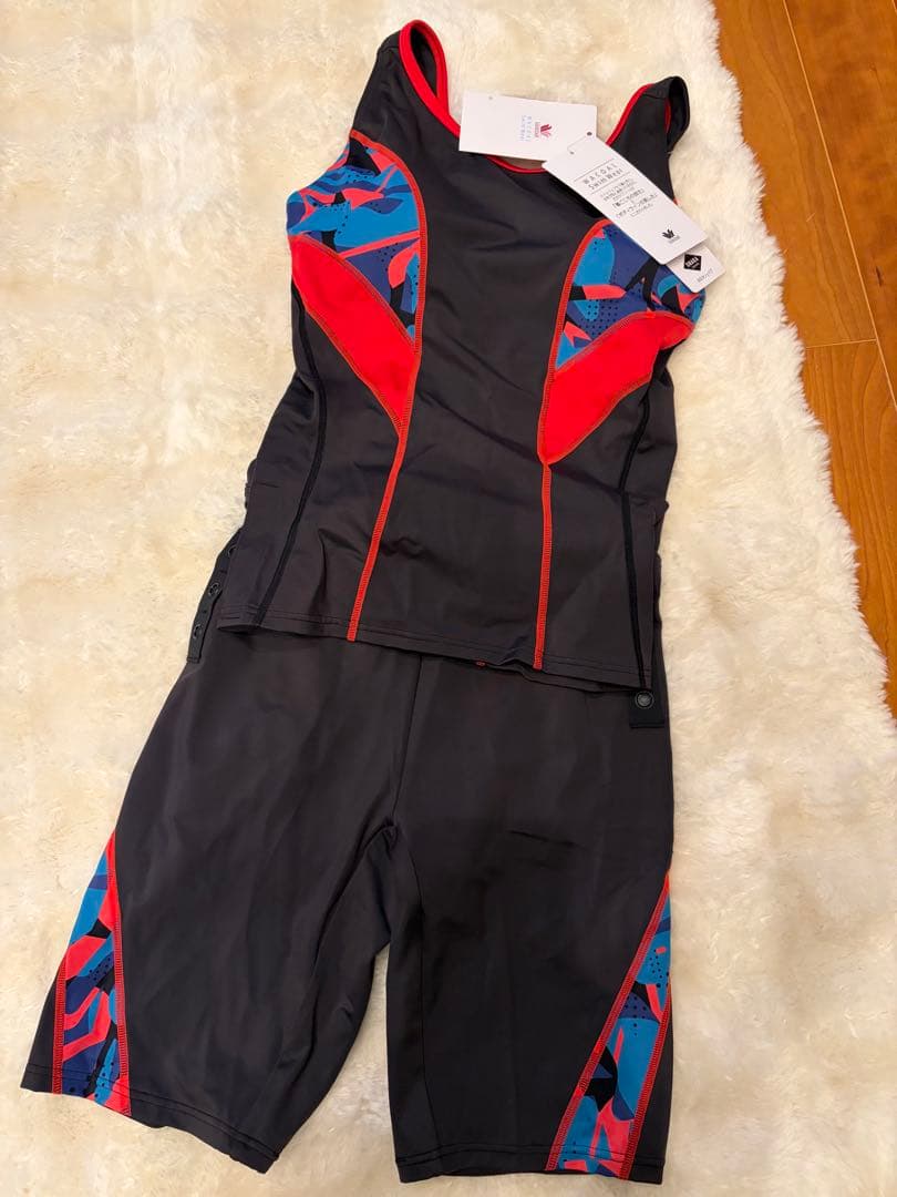 新品未使用ワコールスイムウエア　セパレート水着　おなかシェイプ　11L