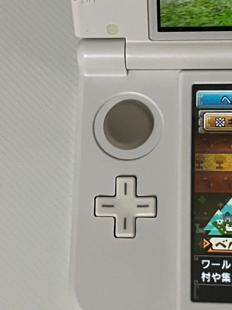 ス*ー様 【注意点あり】Newニンテンドー3DS LL パールホワイト