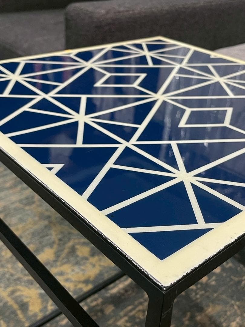 《 KARE / カレ 》 35.5×35.5×46.5cm サイドテーブル