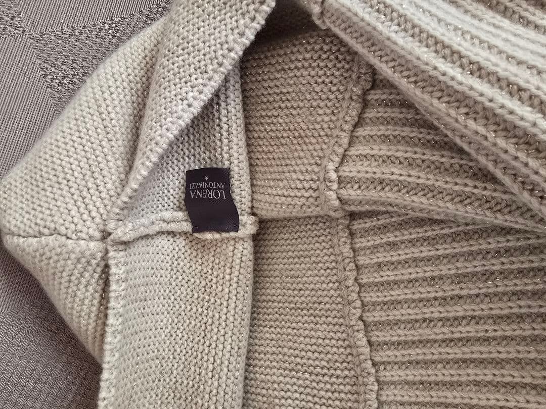 LORENA ANTONIAZZI フード付きベージュ ニットマフラー