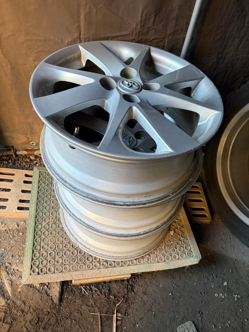 アクア　純正ホイール　16インチ　4本セット