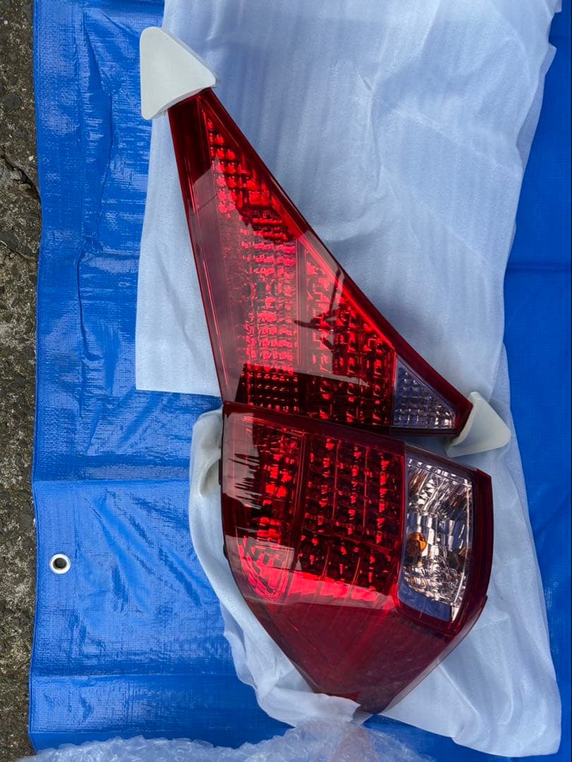 ヘイ　アルファード20 純正テールランプ