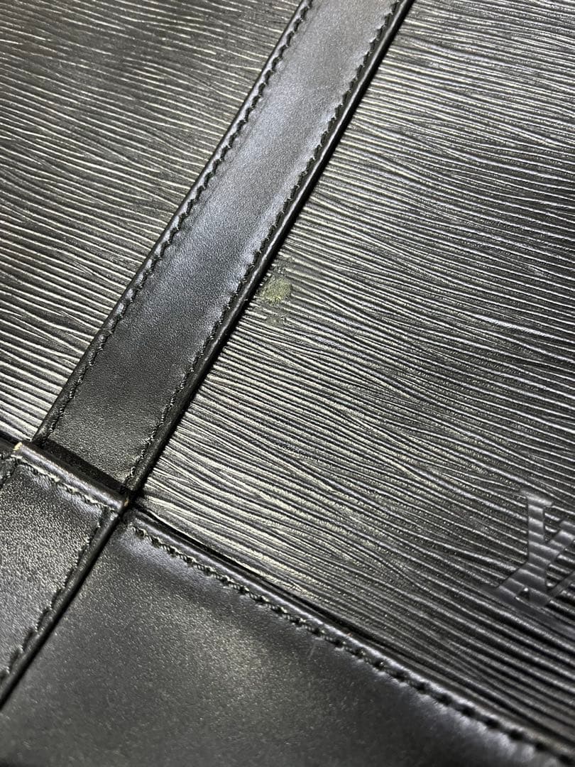 ルイヴィトン　エピ　ランドネ　PM ショルダーバッグ　レザー　ブラック　中古