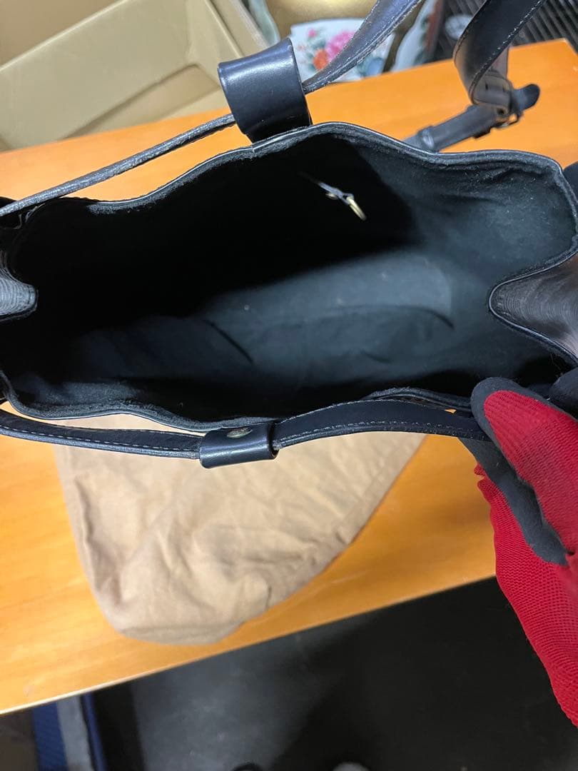 ルイヴィトン　エピ　ランドネ　PM ショルダーバッグ　レザー　ブラック　中古