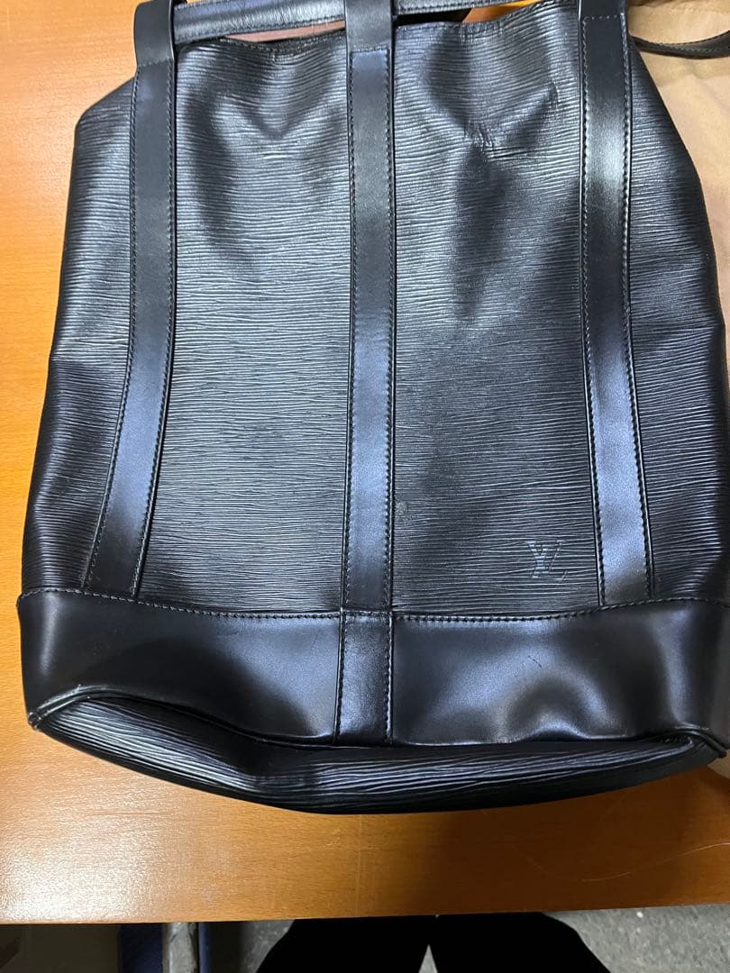 ルイヴィトン　エピ　ランドネ　PM ショルダーバッグ　レザー　ブラック　中古