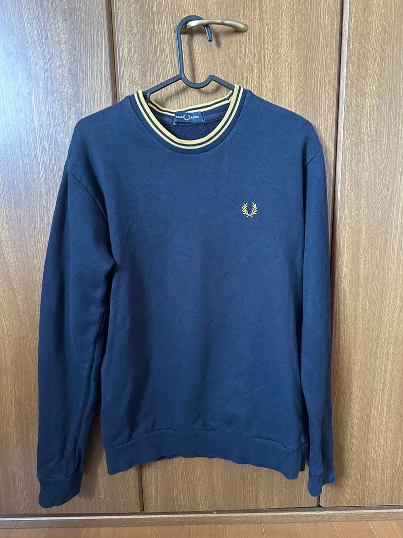 FRED PERRY ネイビー トレーナー