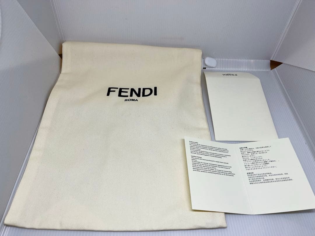 FENDI エンボス ズッカ柄 クロスベルト サンダル