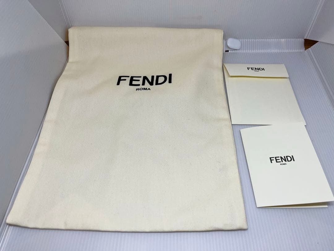 FENDI エンボス ズッカ柄 クロスベルト サンダル