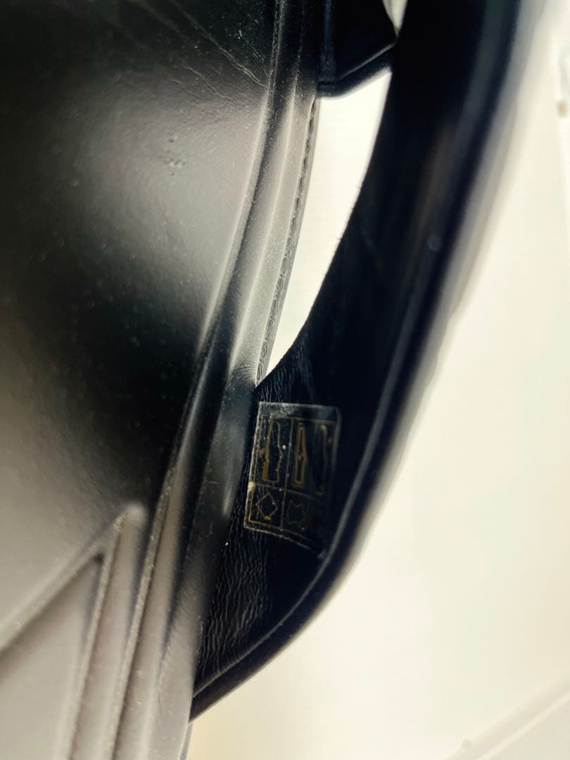 FENDI エンボス ズッカ柄 クロスベルト サンダル