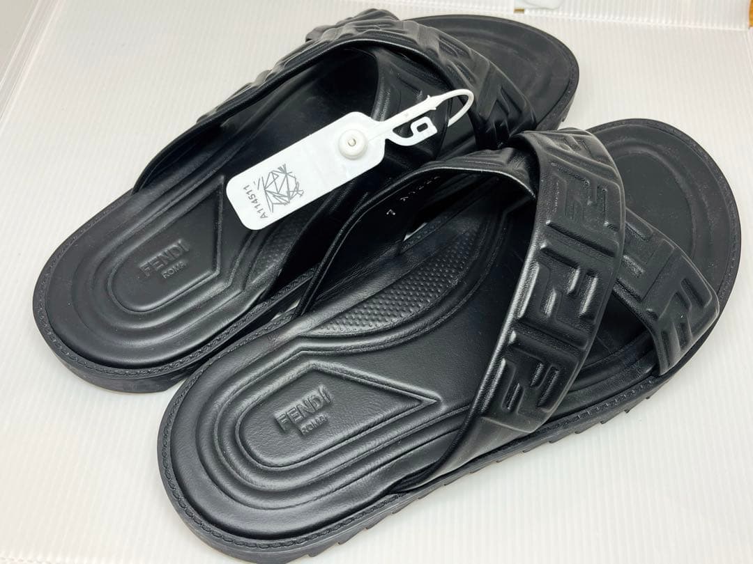 FENDI エンボス ズッカ柄 クロスベルト サンダル