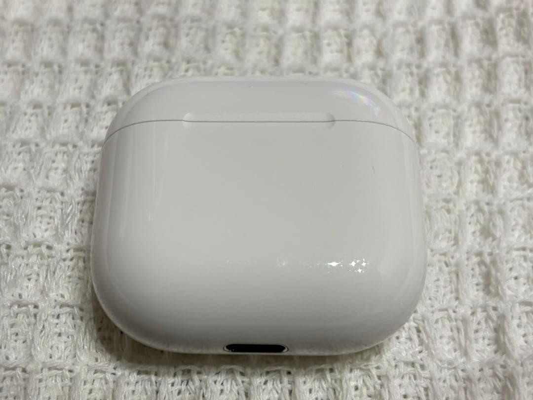 【美品】Apple AirPods 4 ワイヤレスヘッドフォン