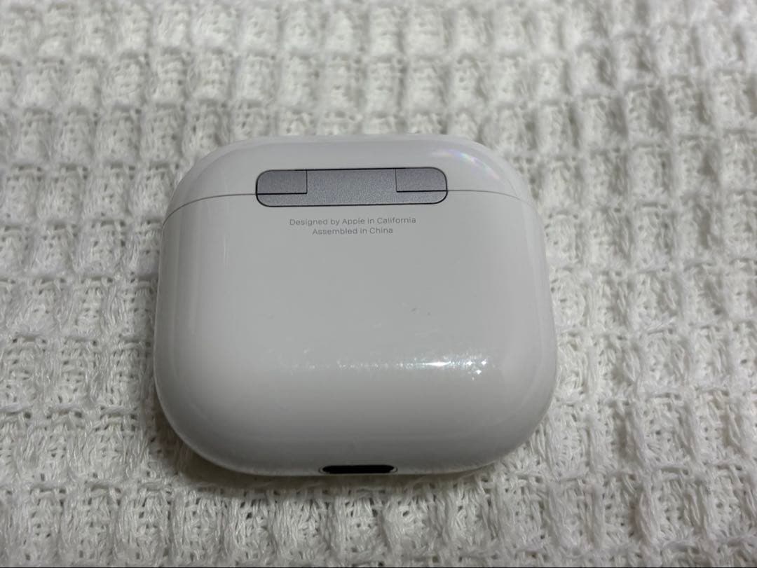 【美品】Apple AirPods 4 ワイヤレスヘッドフォン