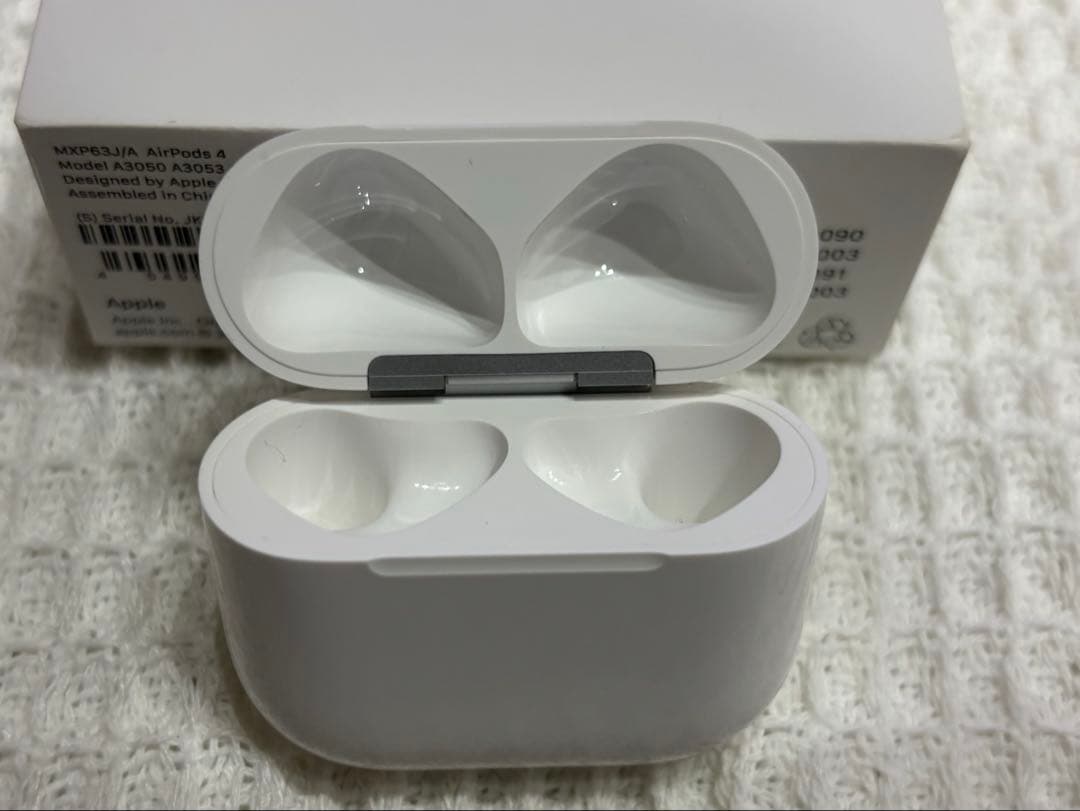 【美品】Apple AirPods 4 ワイヤレスヘッドフォン
