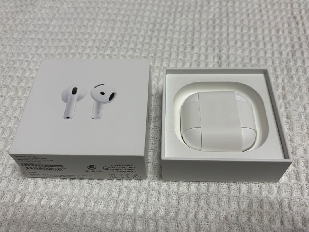 【美品】Apple AirPods 4 ワイヤレスヘッドフォン