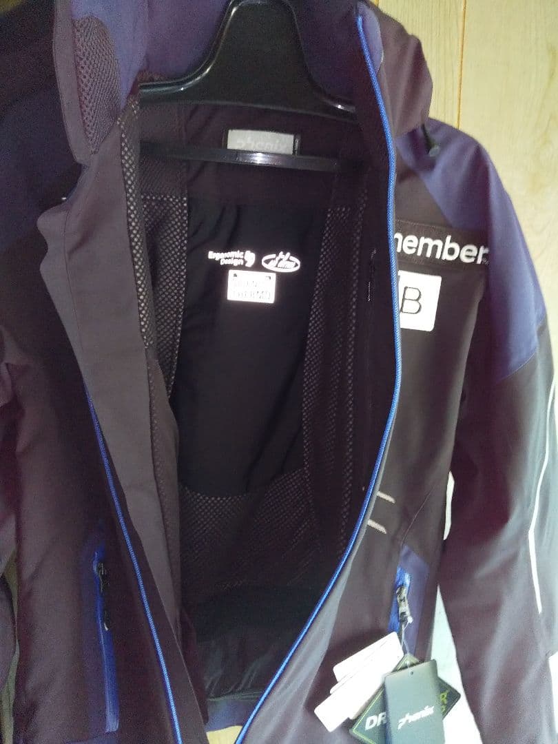 b 新品タグ付 Norway Alpine Team  モデル上下  S